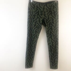 Lucy Green and black Printed Capri Leggings size L